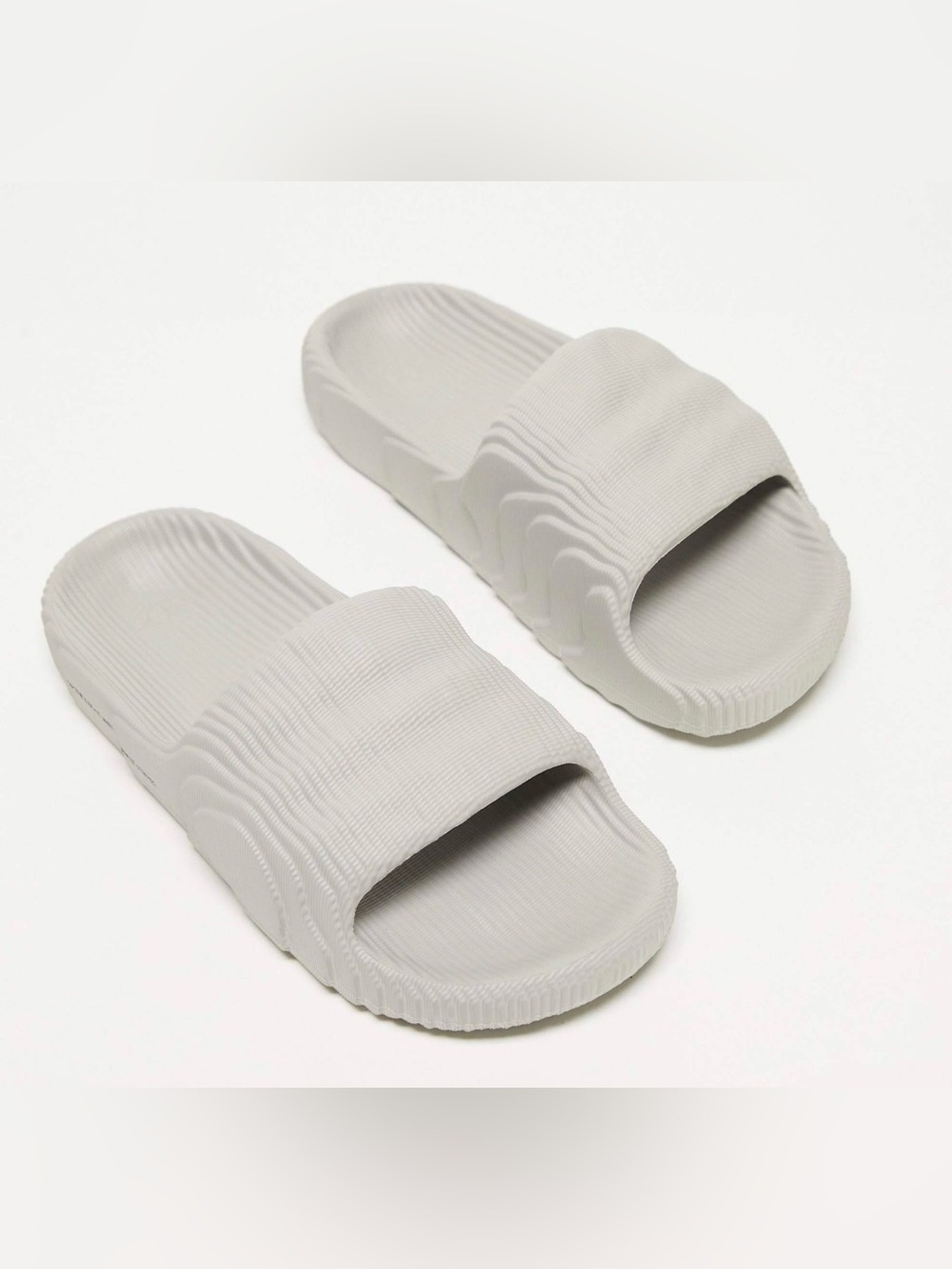 Adidas Originals Unisex Adilette 22 slides, size US 8 in gray